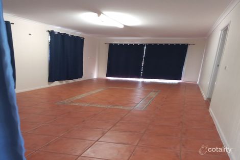Property photo of 2 Osborne Place Emerald QLD 4720