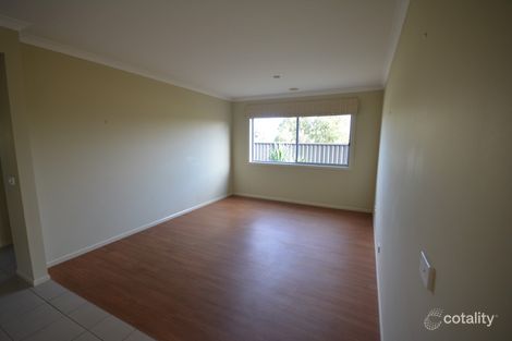 Property photo of 21 Camdolle Close Pakenham VIC 3810