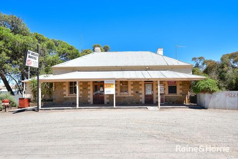 25 Railway Pde, Mount Bryan, SA 5418