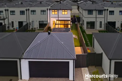 Property photo of 18 Boysenberry Close Clyde North VIC 3978