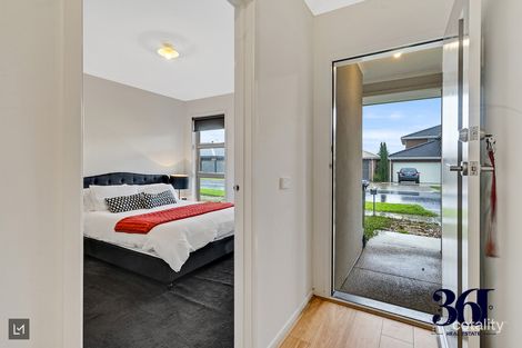 Property photo of 9 Crossdale Avenue Truganina VIC 3029