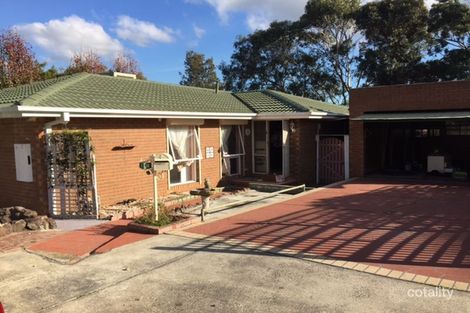 Property photo of 14 Kalyptos Walk Cranbourne VIC 3977