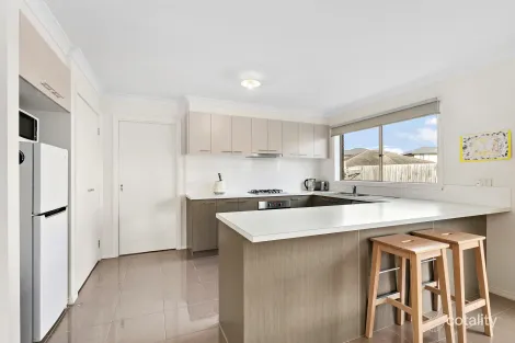 Property photo of 2/76 First Avenue Rosebud VIC 3939