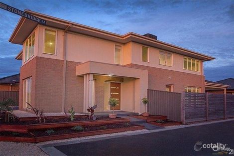 Property photo of 4 Edgeware Close Pakenham VIC 3810