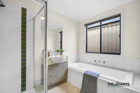 Property photo of 19 Paringa Pass Wyndham Vale VIC 3024
