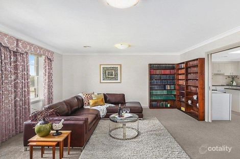 Property photo of 1 Stonehaven Circuit Queanbeyan East NSW 2620