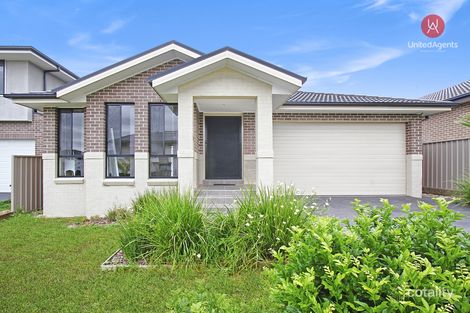 4 Flying Ave, Middleton Grange, NSW 2171