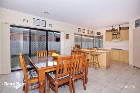 Property photo of 18 Gardenia Close Craigieburn VIC 3064