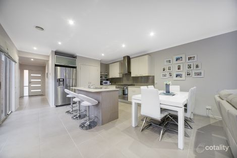 Property photo of 5 Prosperity Avenue Cranbourne North VIC 3977