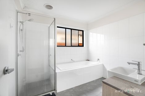 Property photo of 12 Dalveen Drive Fraser Rise VIC 3336