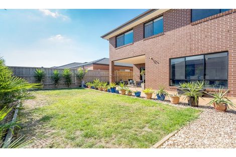 Property photo of 16 Reveille Way Mickleham VIC 3064