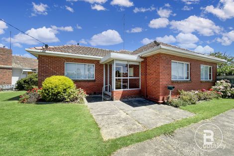 Property photo of 39 Hawthorn Grove Wendouree VIC 3355