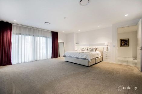 Property photo of 32 Twin Creeks Drive Luddenham NSW 2745