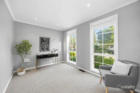 Property photo of 18 Possum Tail Run Sunbury VIC 3429