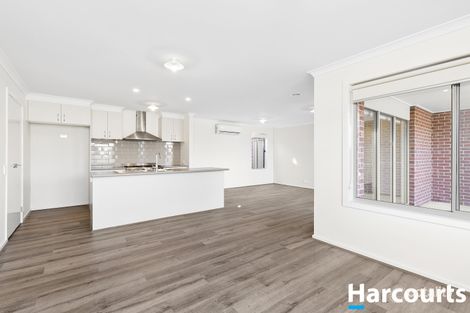 Property photo of 19 Cinnamon Drive Lake Gardens VIC 3355