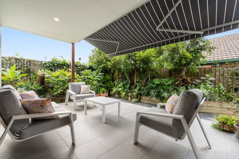 2/6 Wynflo St, Labrador, QLD 4215