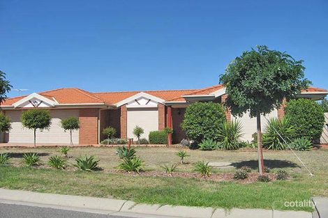 2 Blaxland Pl, Taylors Lakes, VIC 3038