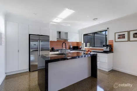 Property photo of 11 Sundew Drive Kangaroo Flat VIC 3555