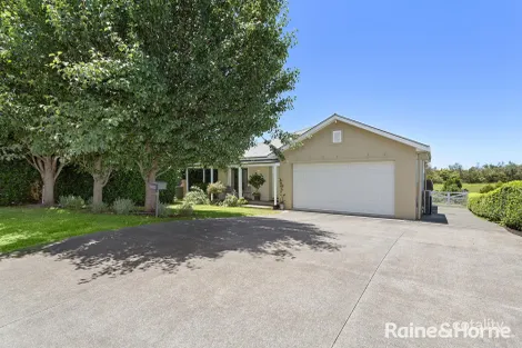 Property photo of 32 Banool Circuit Bomaderry NSW 2541