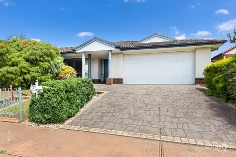 Property photo of 6 Windsor Gardens Caroline Springs VIC 3023