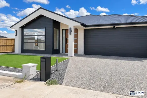 33 Senkaki St, Sunbury, VIC 3429