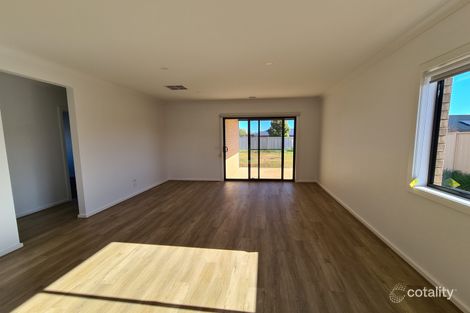 Property photo of 8 Medieval Crescent Mooroopna VIC 3629