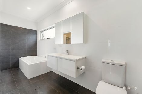Property photo of 2/6 Wynflo Street Labrador QLD 4215