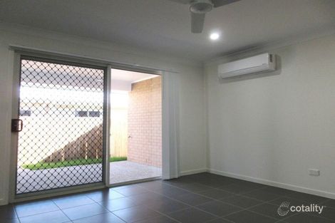 Property photo of 2/64 Milbrook Crescent Pimpama QLD 4209