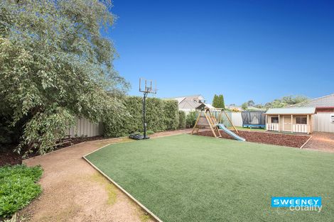 Property photo of 10 Franklin Place Caroline Springs VIC 3023