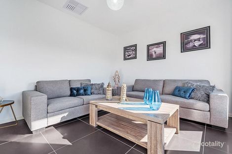 Property photo of 32 Travers Street Craigieburn VIC 3064