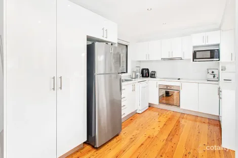 Property photo of 46 The Parkway Balgownie NSW 2519