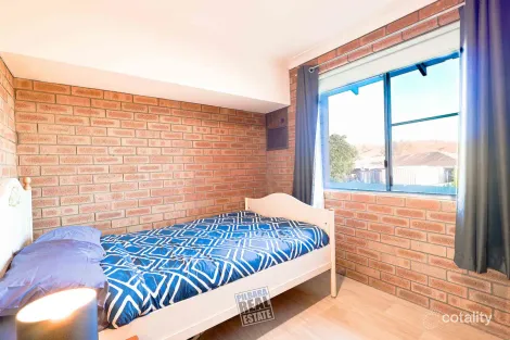 Property photo of 4/2 Sun Court Millars Well WA 6714