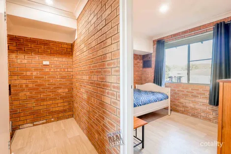 Property photo of 4/2 Sun Court Millars Well WA 6714