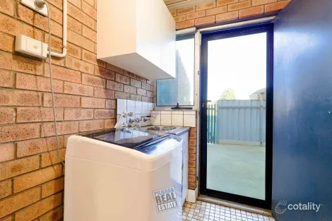 Property photo of 4/2 Sun Court Millars Well WA 6714