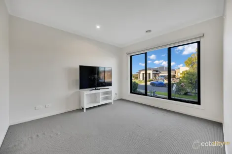Property photo of 11 Stacey Parade Mount Cottrell VIC 3024