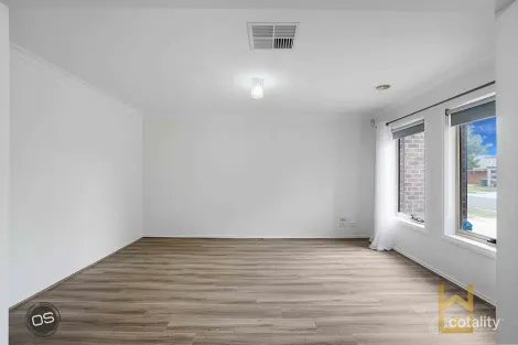 Property photo of 16 Clematis Crescent Manor Lakes VIC 3024