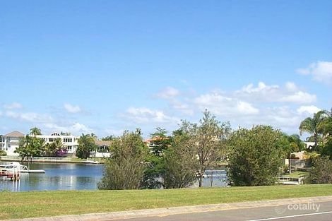 32 Barrier Reef Dr, Mermaid Waters, QLD 4218