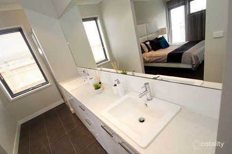 Property photo of 15 Heathland Circuit Cranbourne East VIC 3977