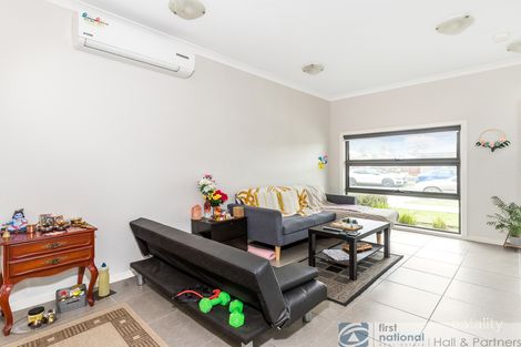 Property photo of 23 Onyx Crescent Officer VIC 3809