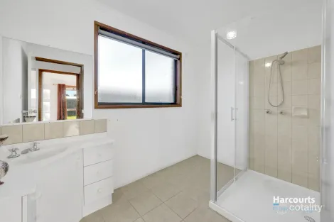 Property photo of 77 Gipps Crescent Cranbourne North VIC 3977