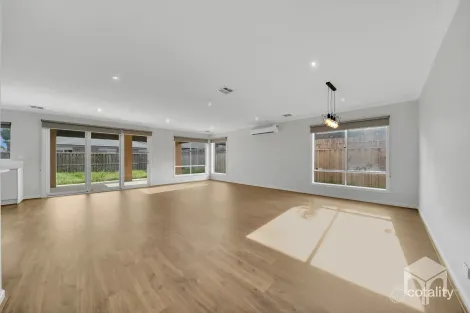 Property photo of 104 Treeve Parkway Werribee VIC 3030