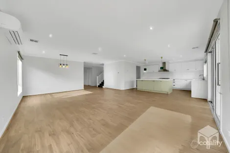 Property photo of 104 Treeve Parkway Werribee VIC 3030