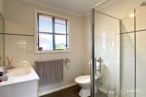 Property photo of 14 Weigall Close Caroline Springs VIC 3023