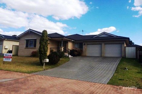 11 Canada Cl, Minto, NSW 2566