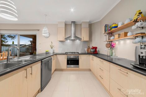 Property photo of 8 Golden Wattle Ridge Donvale VIC 3111