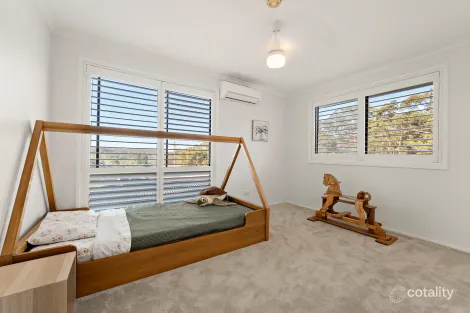 Property photo of 33 Seaview Close Eleebana NSW 2282