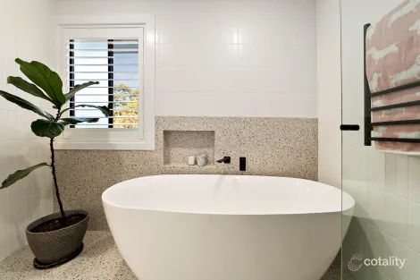 Property photo of 33 Seaview Close Eleebana NSW 2282