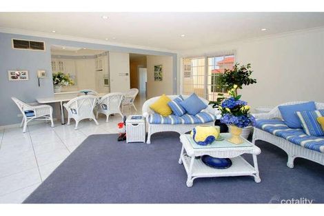 Property photo of 33 Fairway Place Carindale QLD 4152