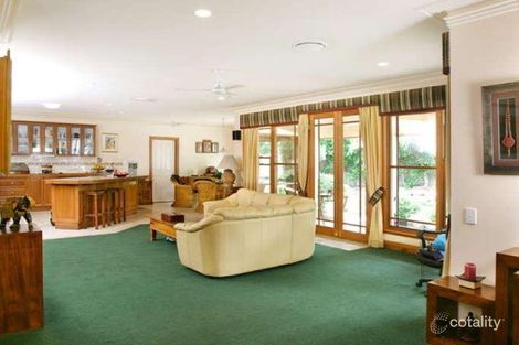 Property photo of 10 Cedar Court Brookfield QLD 4069
