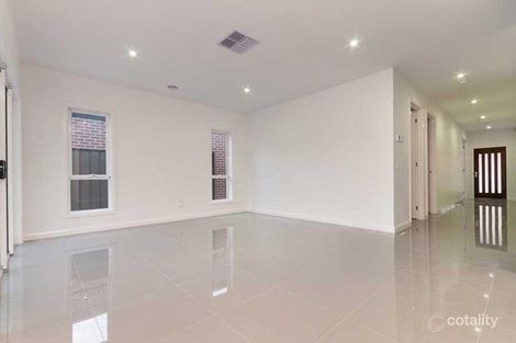 Property photo of 25 Viewmont Avenue Craigieburn VIC 3064